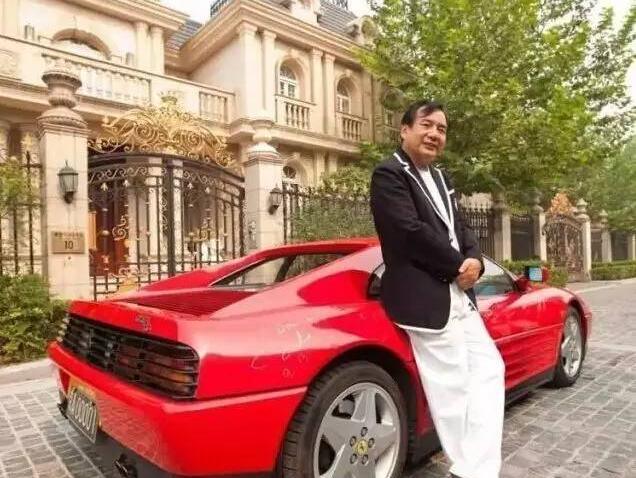 中国法拉利第一人，坐拥京A00001车牌，亿万富翁李晓华的创富传奇